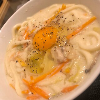 クリームシチューで白菜カルボナーラうどん